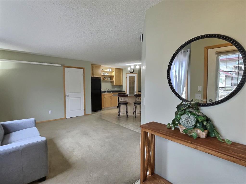 Picture for 101, 8 everridge Square SW
