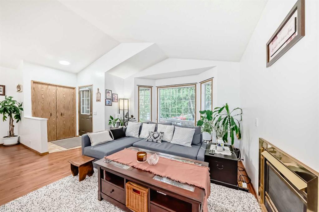 Picture for 16 Martinridge Way NE