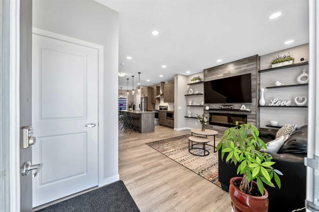 Picture for 384 Chinook Gate Close SW
