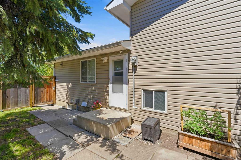 Picture for 151 Templevale Place NE