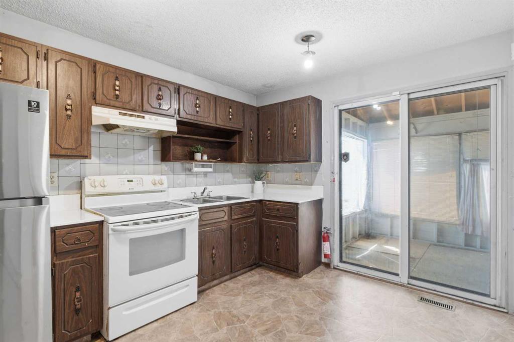 Picture for 56 Pinecliff Close NE