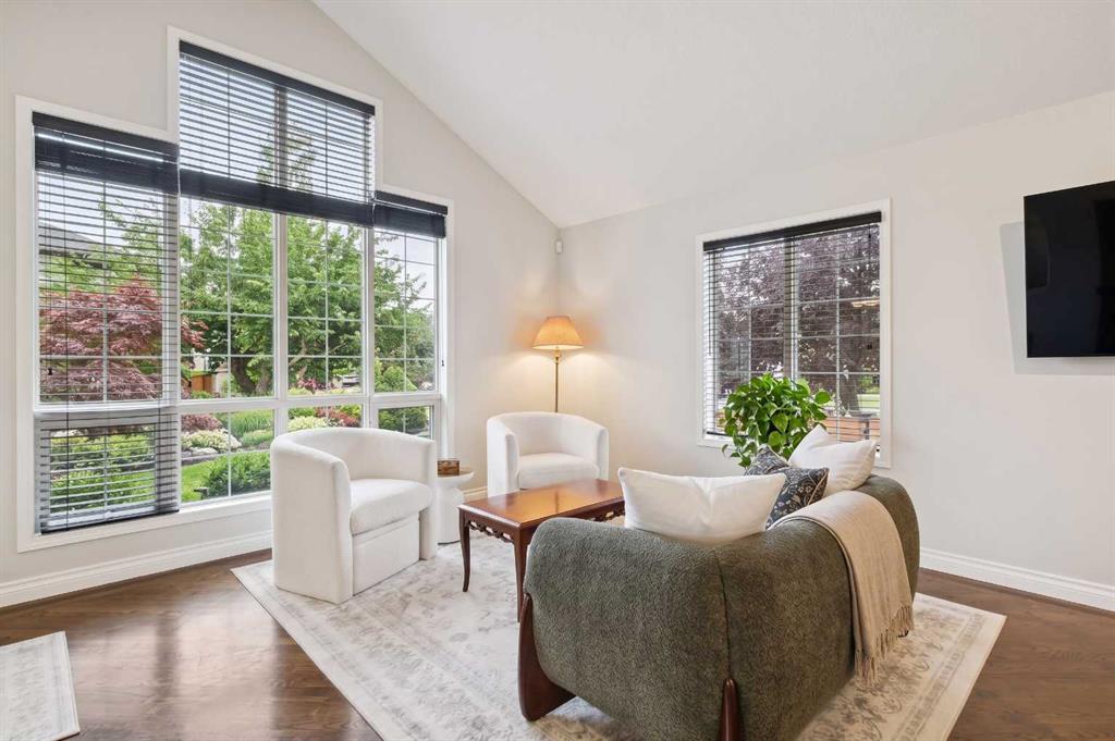Picture for 108 Elgin Manor SE