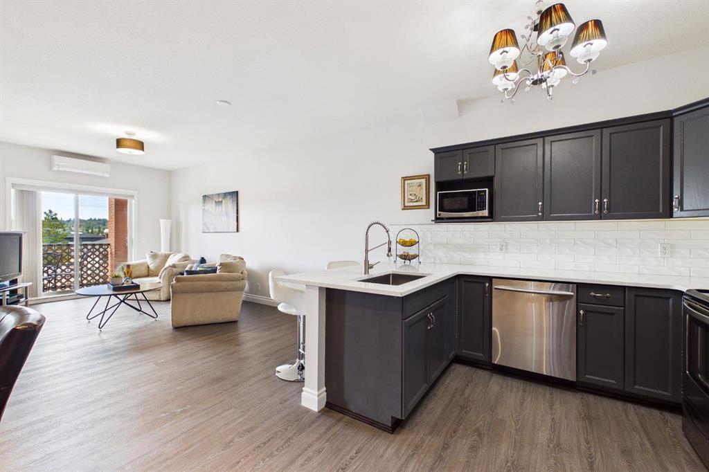Picture for 303, 2134 Kensington Road NW