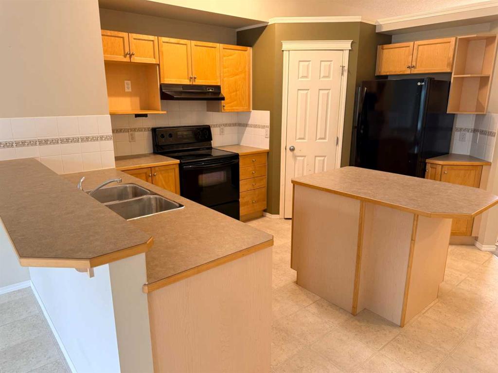Picture for 61 Everwoods Close SW