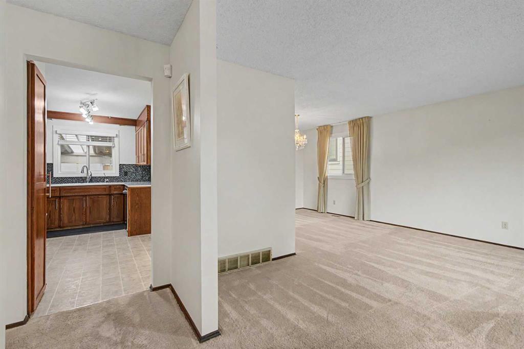 Picture for 163 Lake Sylvan Close SE