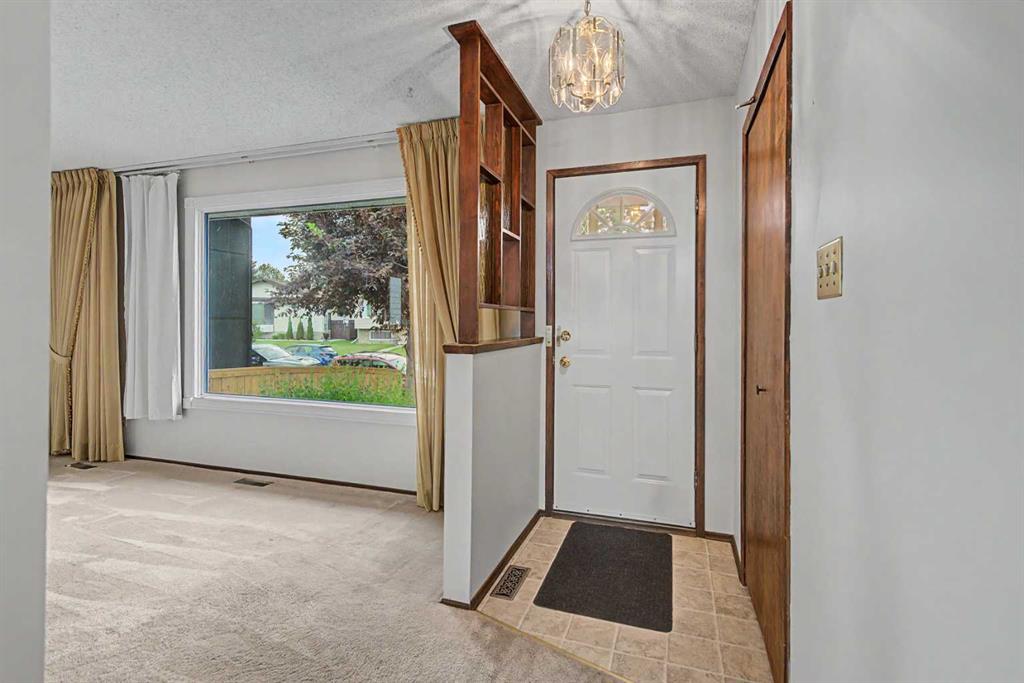 Picture for 163 Lake Sylvan Close SE