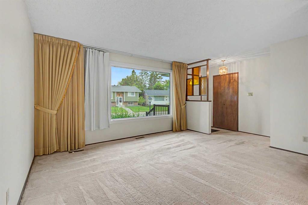 Picture for 163 Lake Sylvan Close SE