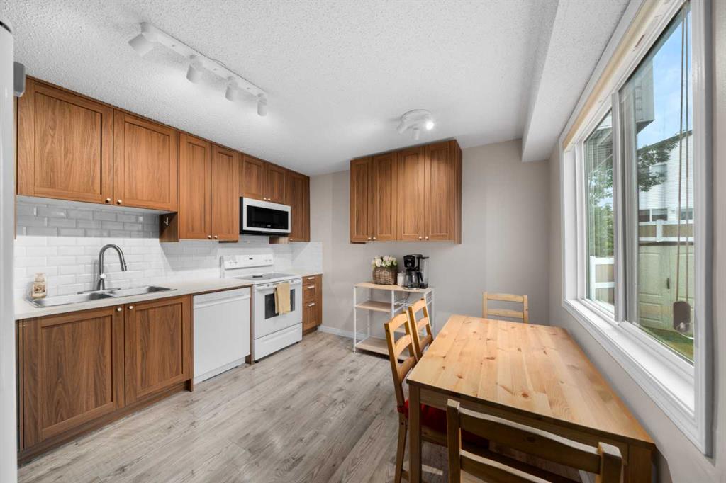 Picture for 113, 5103 35 Avenue SW