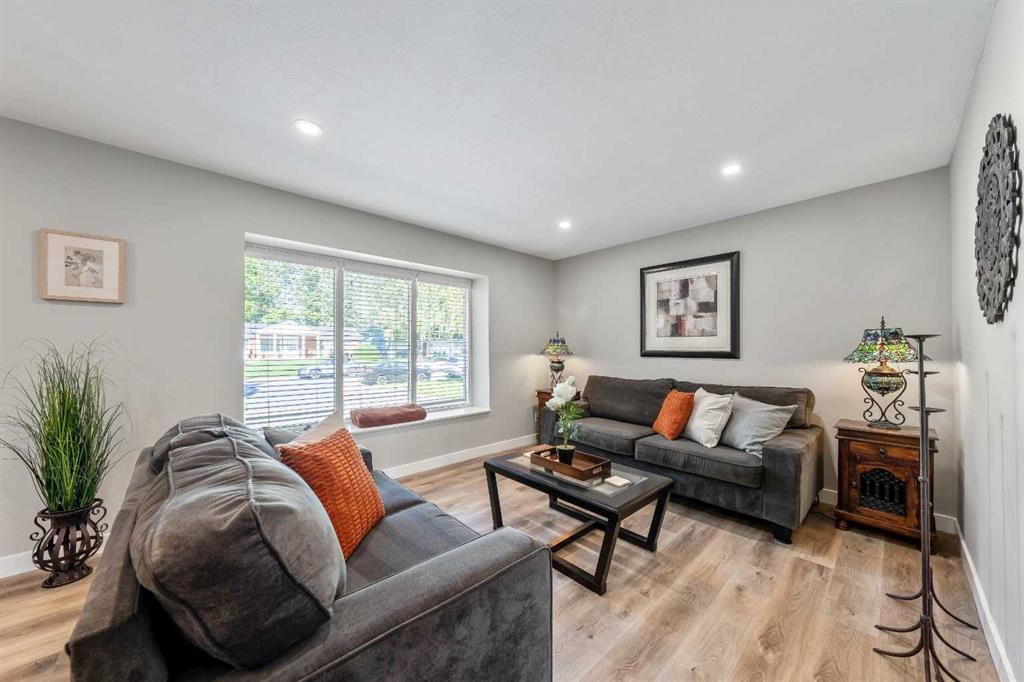 Picture for 10423 Mapleridge Crescent SE
