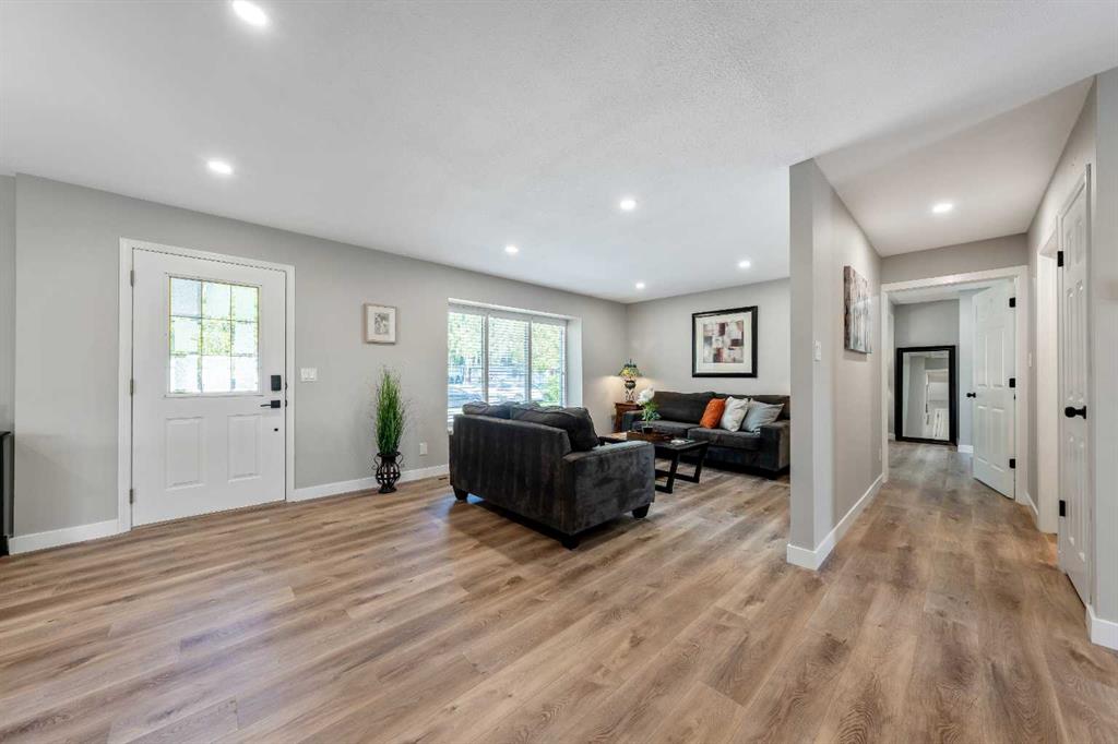 Picture for 10423 Mapleridge Crescent SE