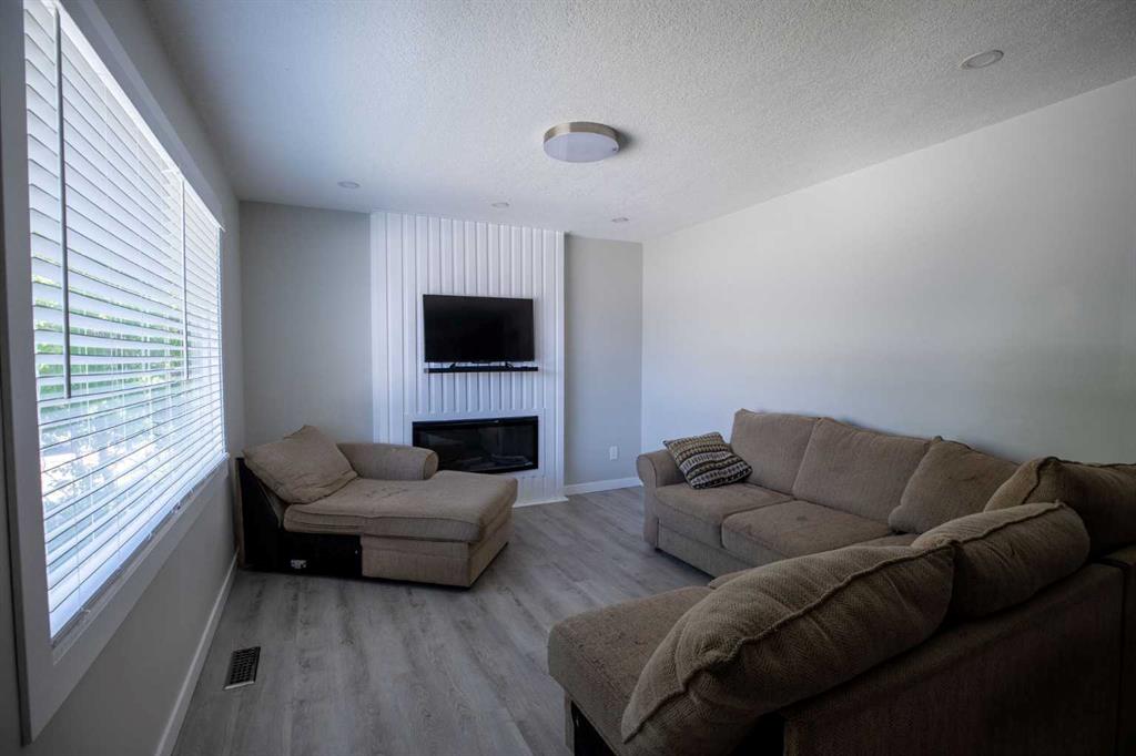 Picture for 119 Maranda Close NE