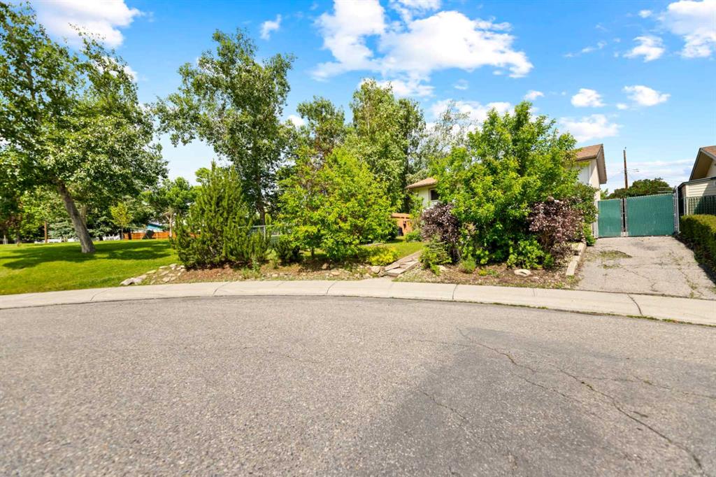 Picture for 323 maddock Crescent NE