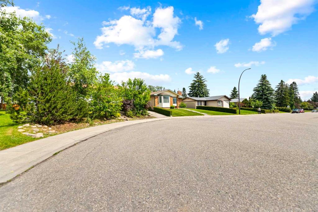 Picture for 323 maddock Crescent NE