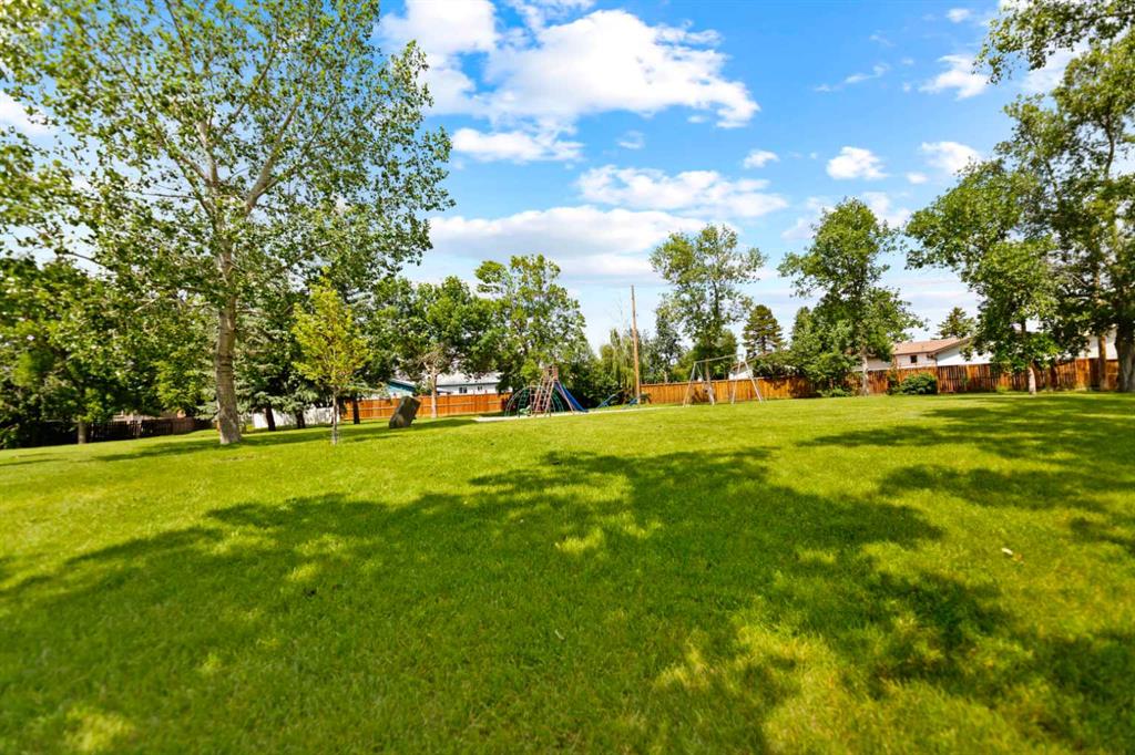 Picture for 323 maddock Crescent NE