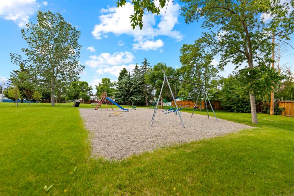 Picture for 323 maddock Crescent NE