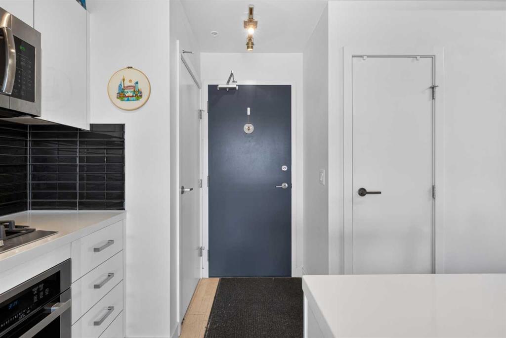 Picture for 303, 1010 6 Street SW