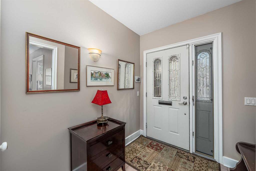 Picture for 525 Alexander Crescent NW
