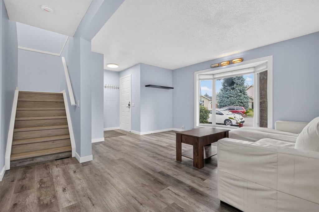 Picture for 37 Erin Croft Crescent SE