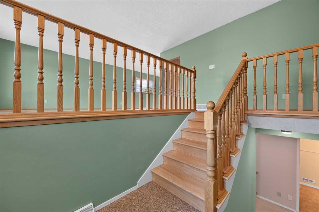 Picture for 637 Willowburn Crescent SE