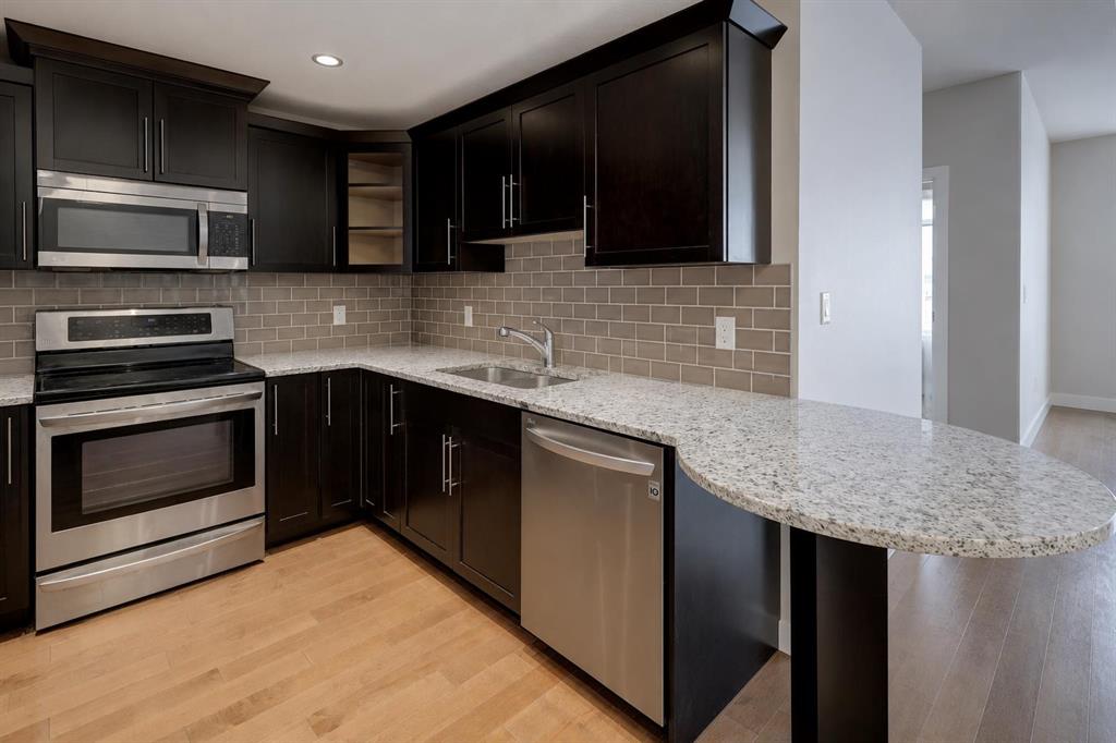 Picture for 810, 16 Varsity Estates Circle NW