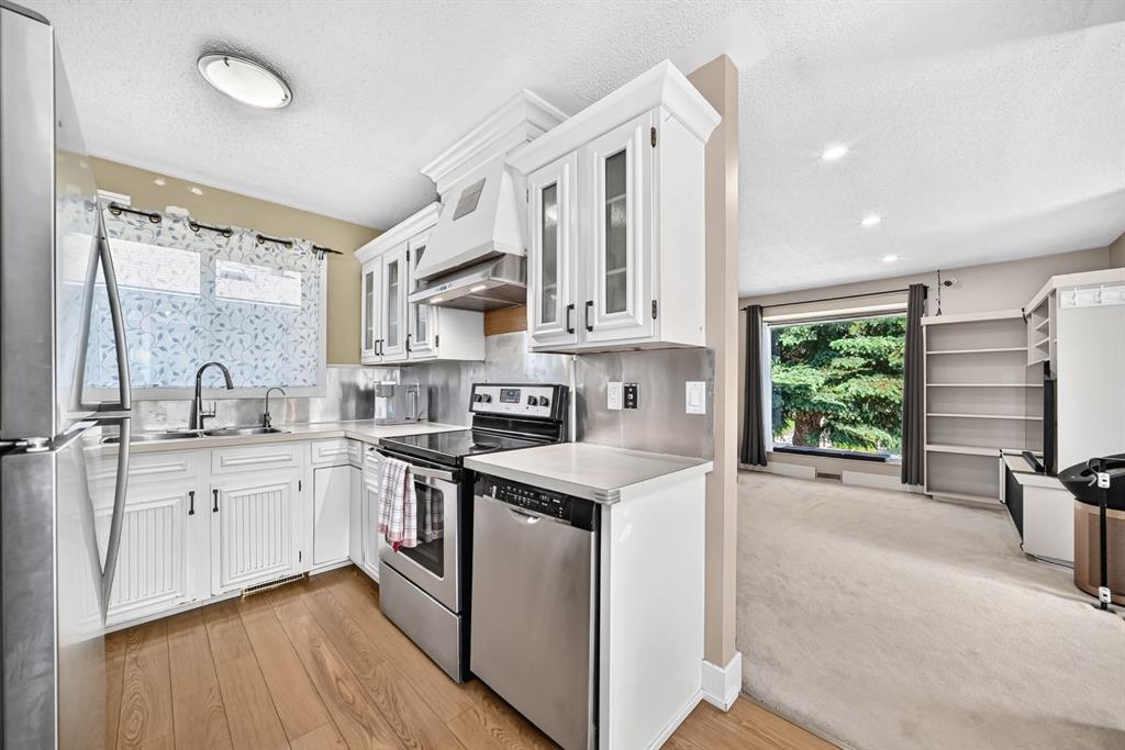 Picture for 55 Doverglen Crescent SE