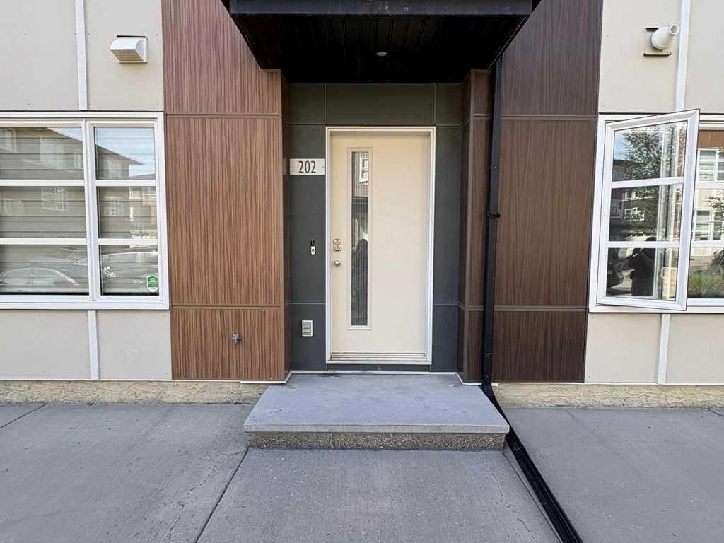Picture for 202 EVANSRIDGE Park NW