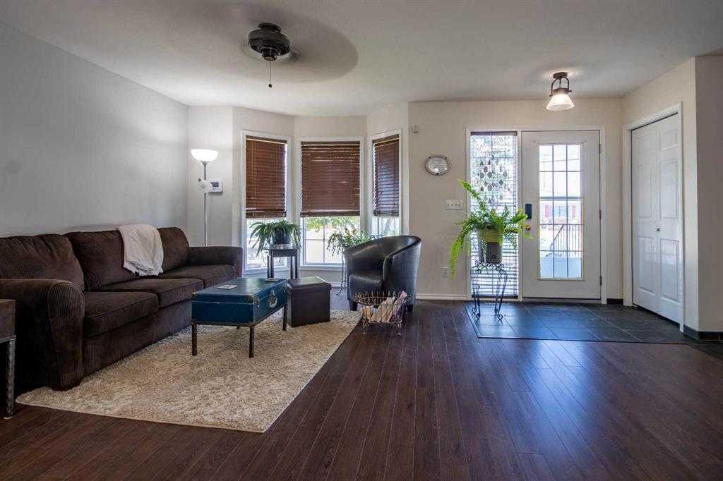 Picture for 303B Centre Street N
