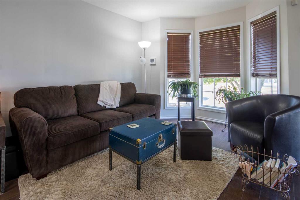 Picture for 303B Centre Street N