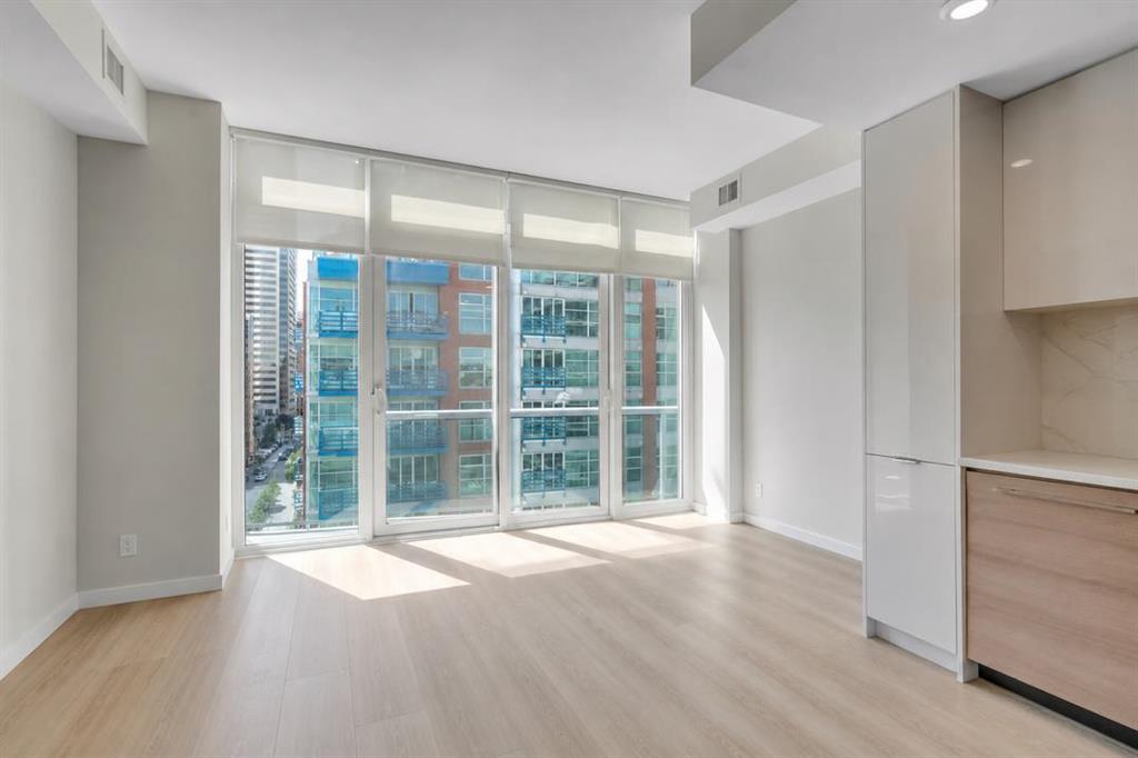Picture for 806, 118 Waterfront Court SW