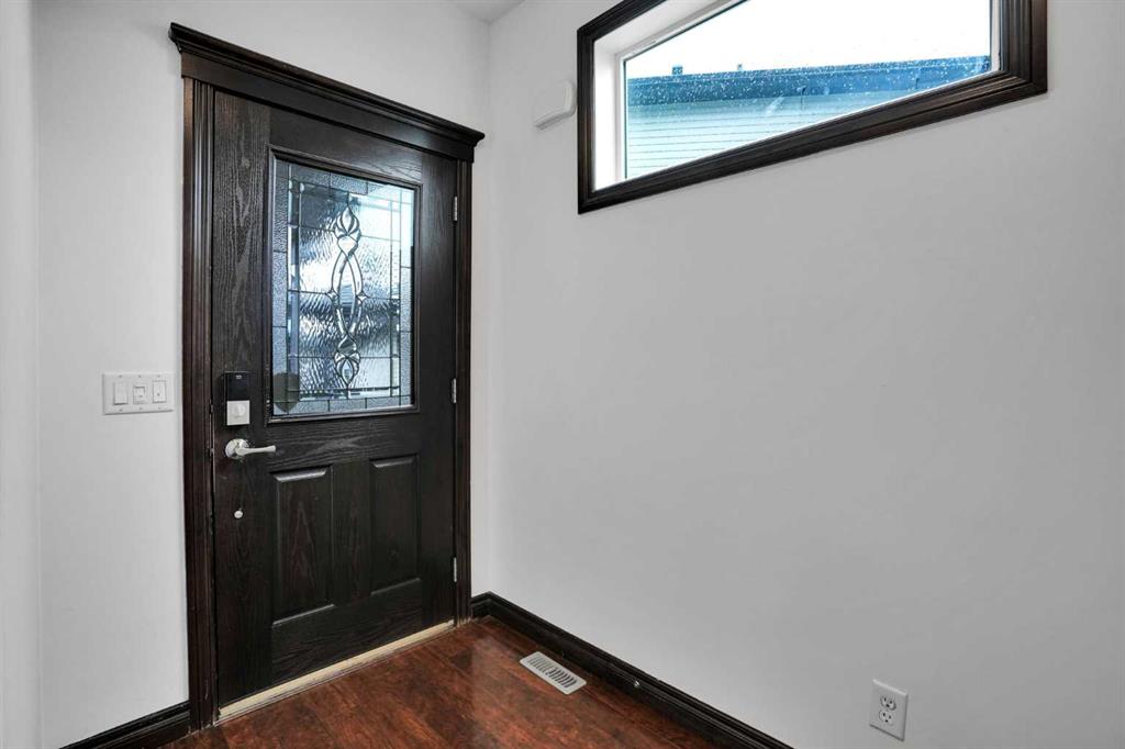 Picture for 250 Kingsbury View SE