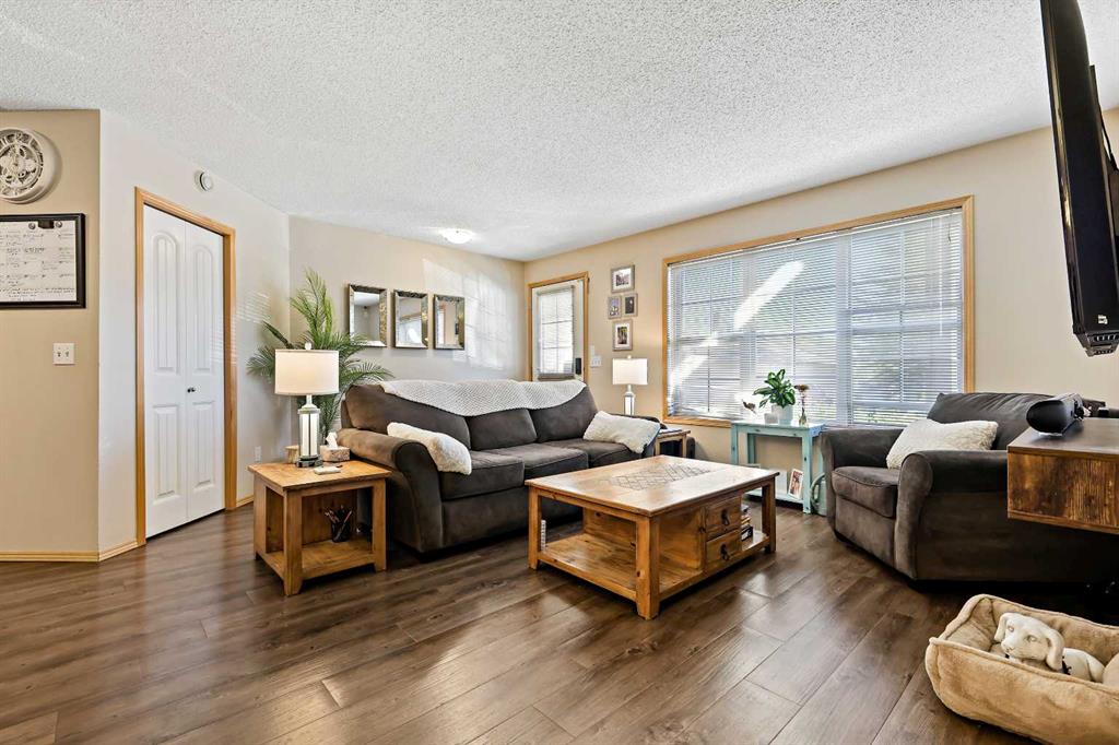 Picture for 104, 15 Everridge Square SW