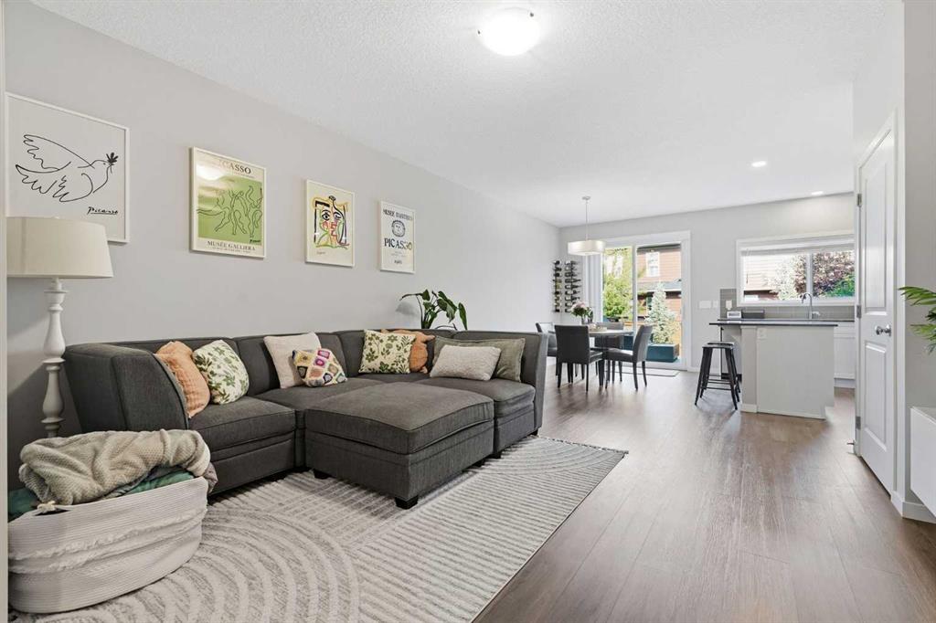Picture for 15 Cranbrook Terrace SE