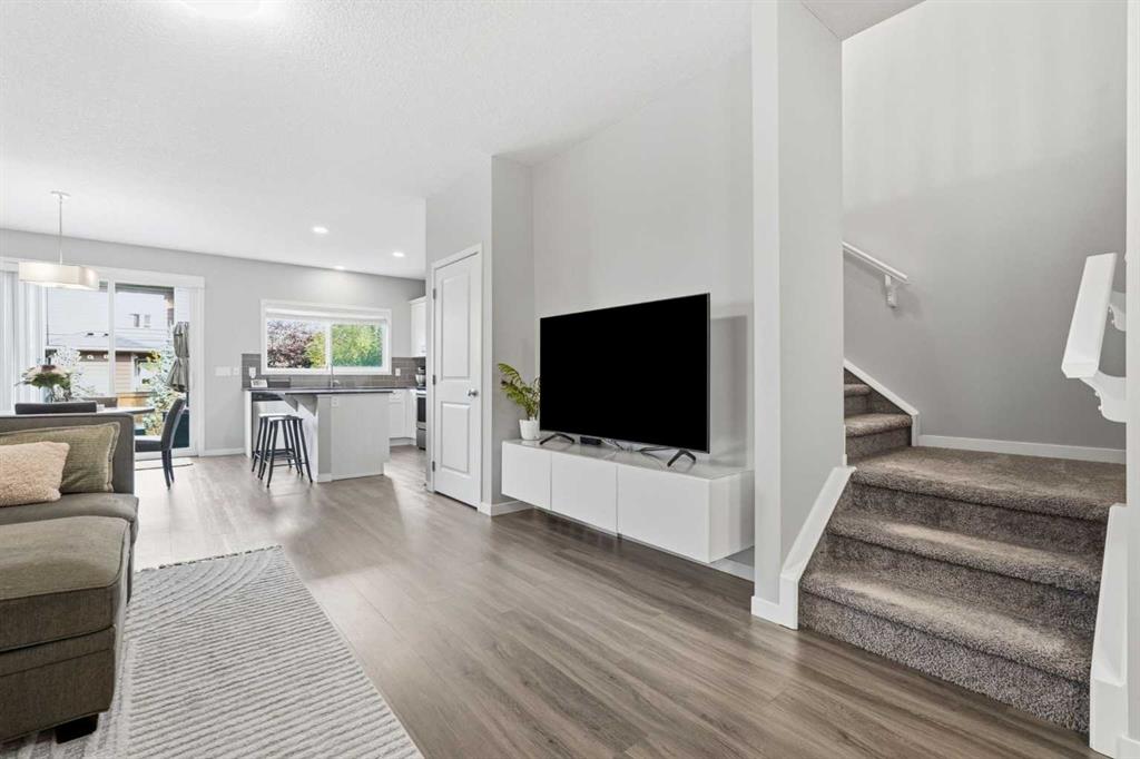Picture for 15 Cranbrook Terrace SE