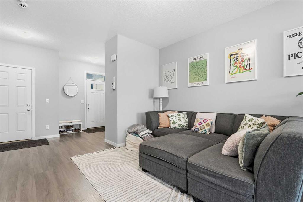 Picture for 15 Cranbrook Terrace SE