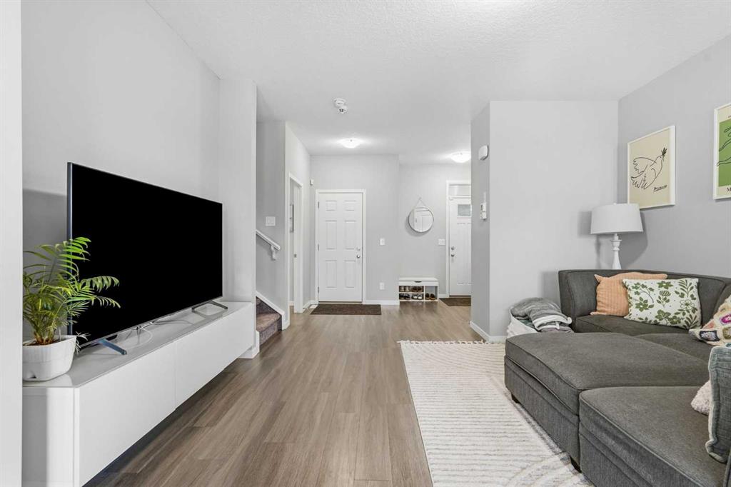 Picture for 15 Cranbrook Terrace SE