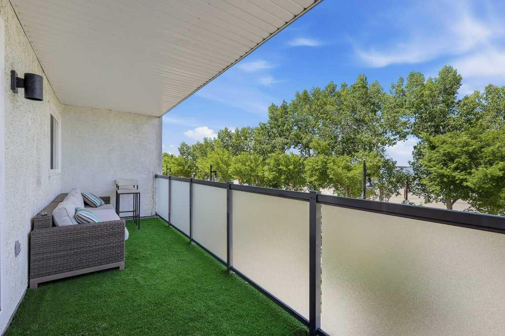 Picture for 6, 4415 Lakeshore Drive 