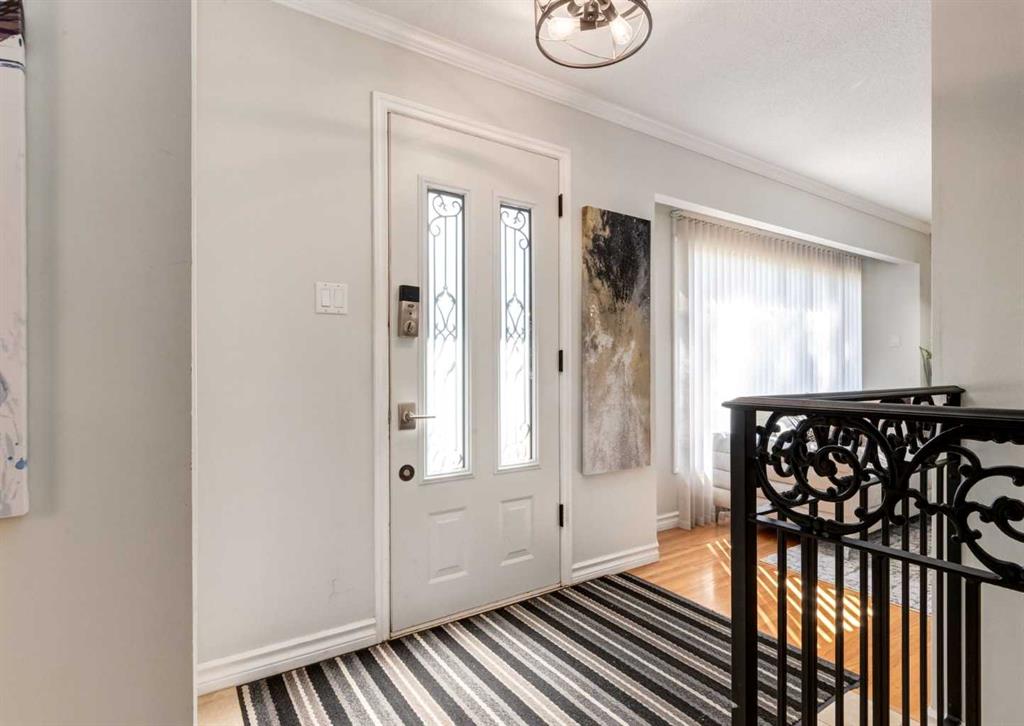 Picture for 425 Woodland Crescent SE