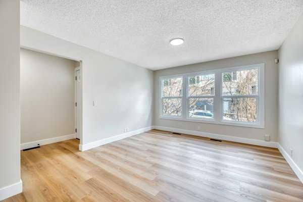 Picture for 8, 75 templemont Way NE