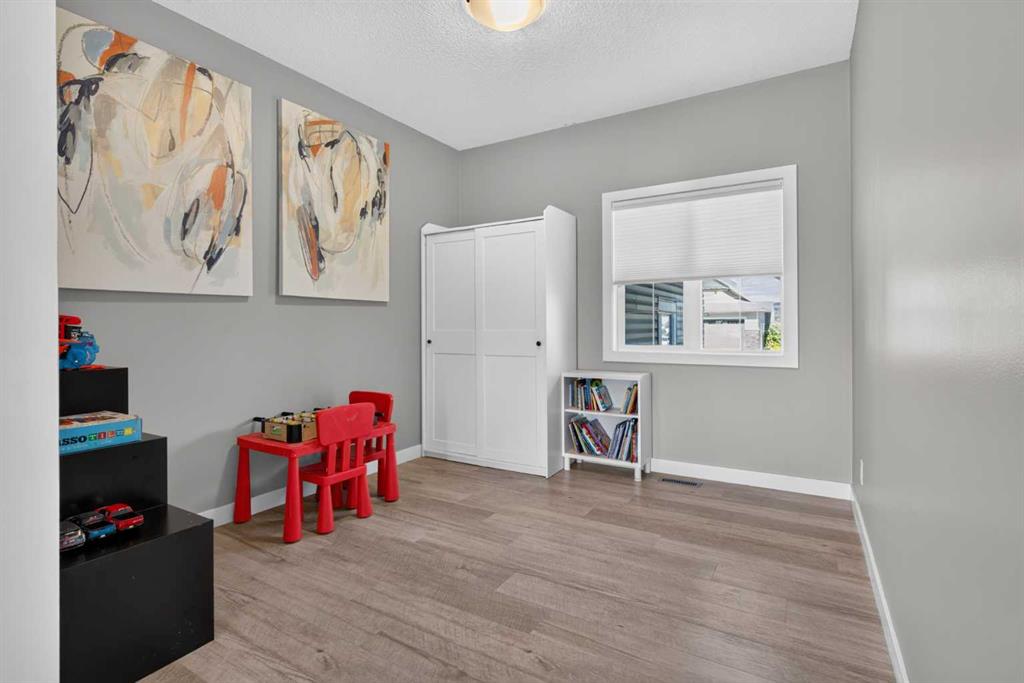 Picture for 325 Bayside Crescent SW