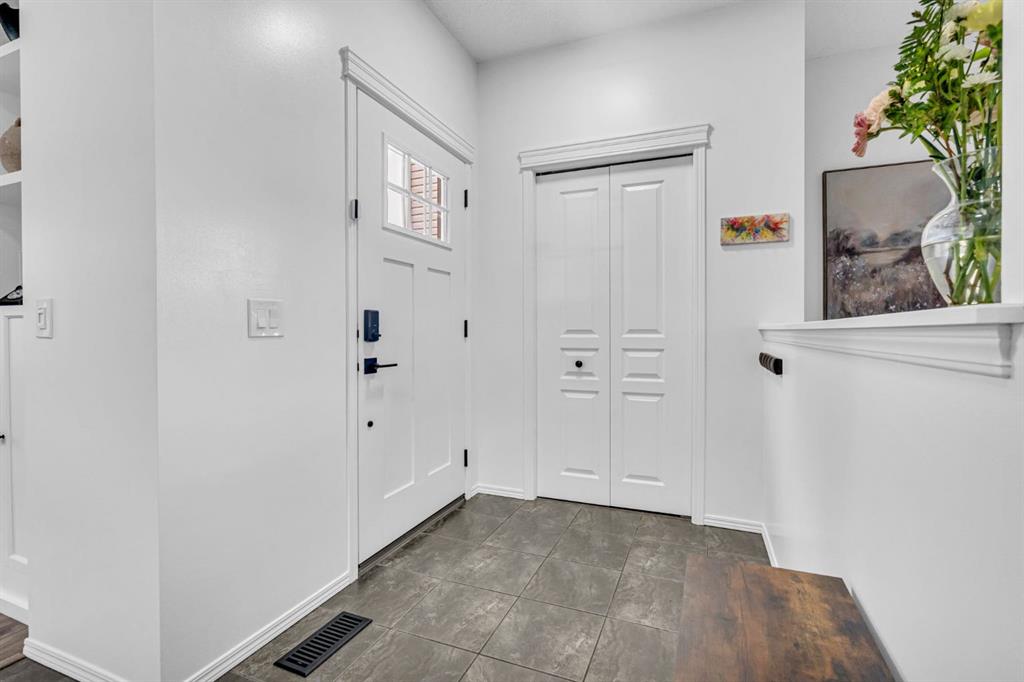 Picture for 123 Elgin Meadows Way SE