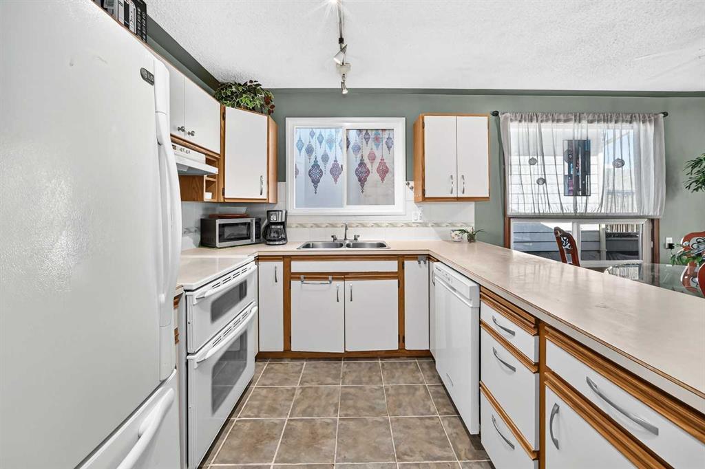 Picture for 155 Strathcona Close SW