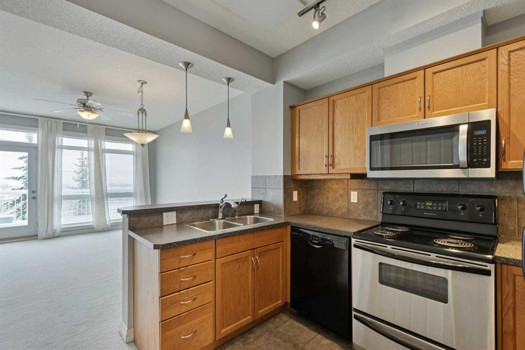 Picture for 14, 133 Rockyledge View NW