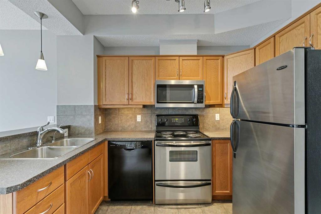Picture for 14, 133 Rockyledge View NW