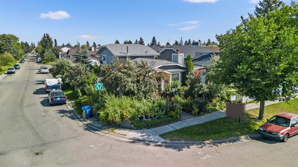 Picture for 16 Tararidge Drive NE