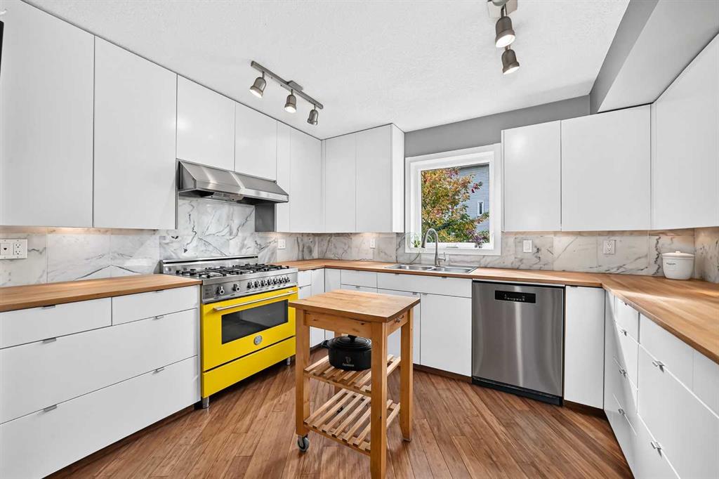 Picture for 555 Killarney Glen Court SW