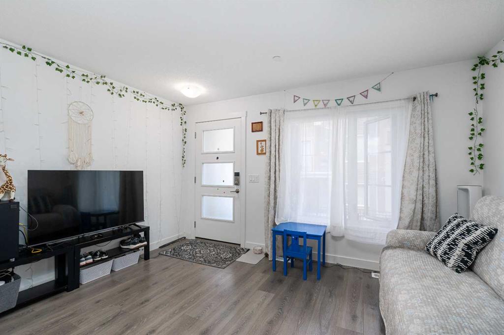 Picture for 238 Livingston Common NE