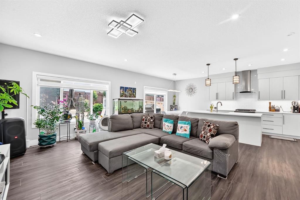 Picture for 86 Carringvue Manor NW