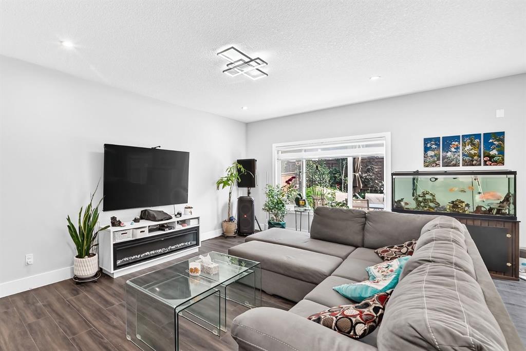 Picture for 86 Carringvue Manor NW