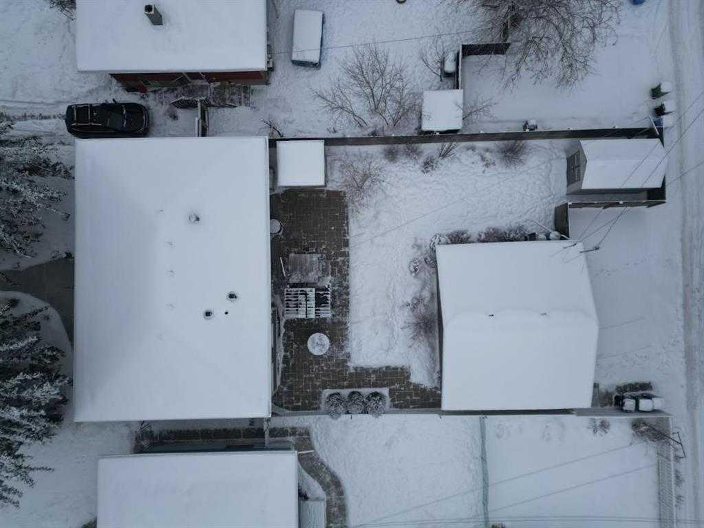 Picture for 716 55 Avenue SW