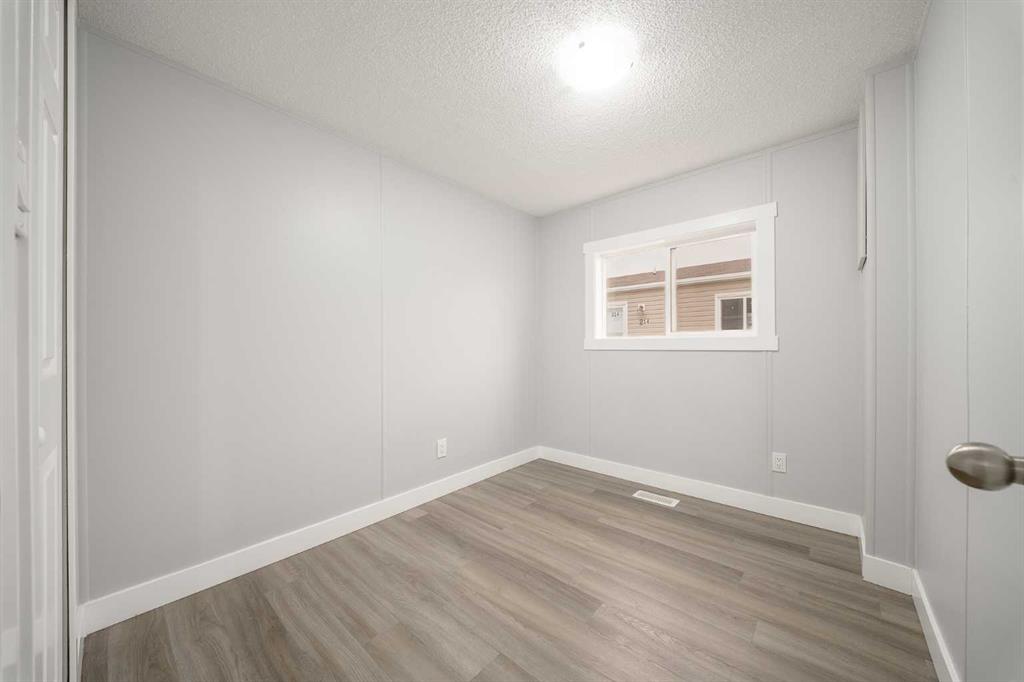 Picture for 215, 6220 17 Avenue SE